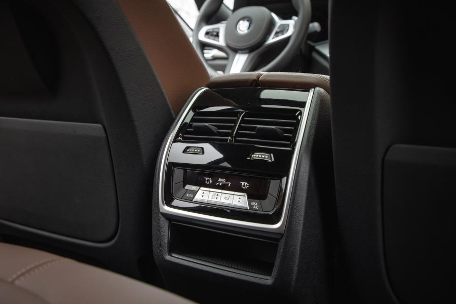 Интерьер BMW X6 xDrive40i (G06) 2019 года  (NA) (фото 29 из 33)